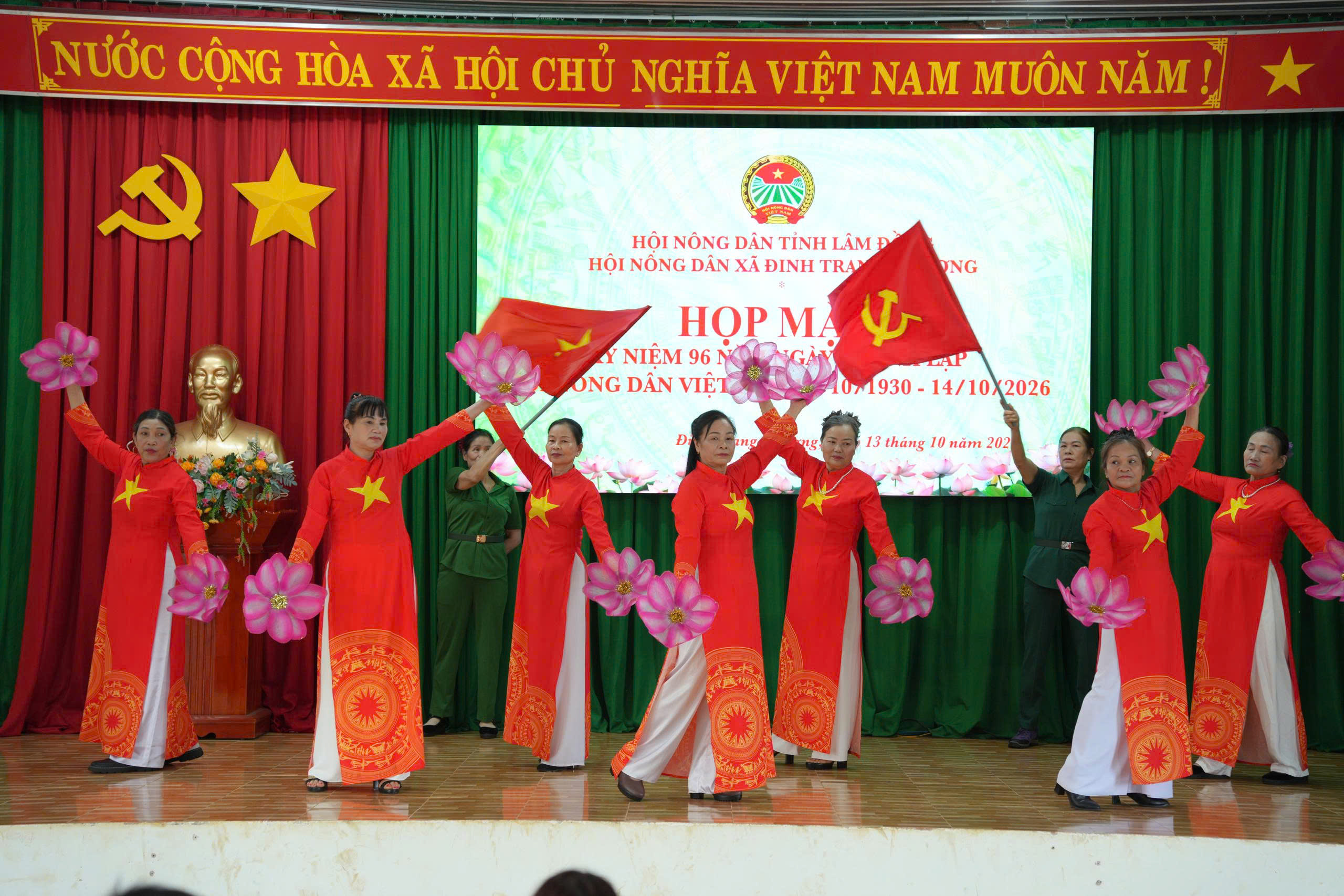 Hội Nông dân xã Đinh Trang Thượng họp mặt kỷ niệm 96 năm Ngày thành lập Hội Nông dân Việt Nam